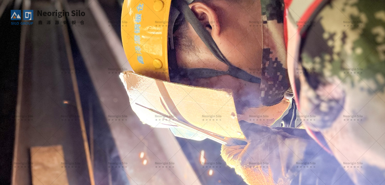 螺旋式载氟氧化铝钢板仓_4